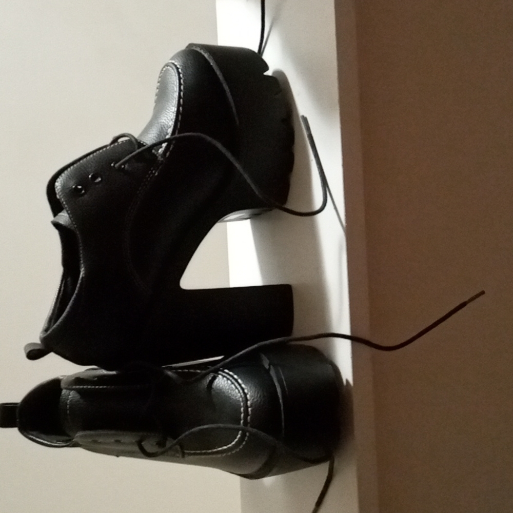 Chunky Heel Tie Up Platforms
